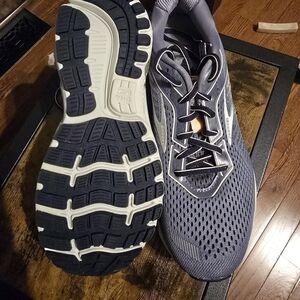 Brooks Ghost 12, size 9